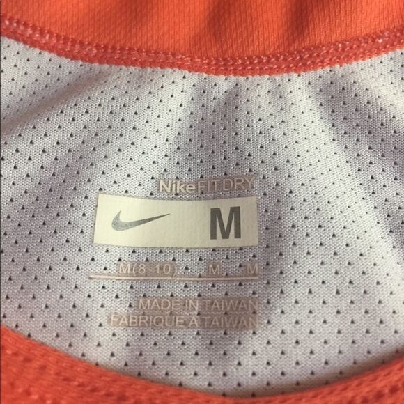 Women's Nike tank size medium - Picture 3 of 5